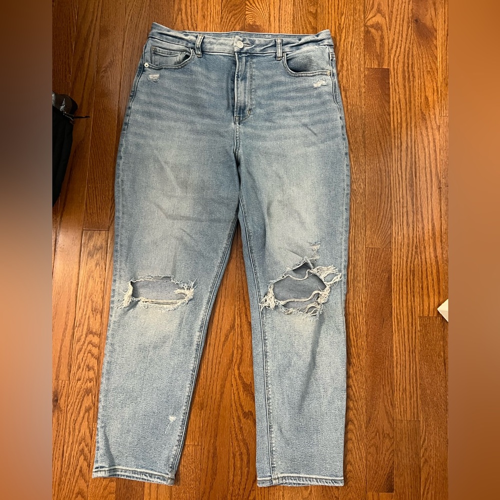 American Eagle Outfitters Light Blue Distressed Boyfriend Jeans